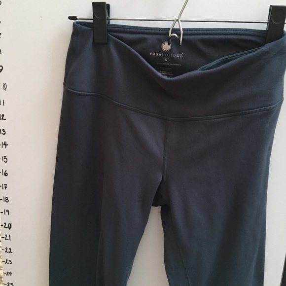 Yogalicious grey/ dark blue workout leggings small - Picture 4 of 6